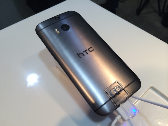 HTC One(M8) 亞洲首賣，4/30 前購買送 Dot View 炫彩顯示保護殼 2014-03-28-14.01.44