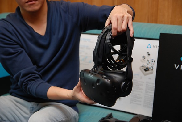 台灣 HTC VIVE 市售版開箱！各裝置細節深入說明 %E9%A0%AD%E7%9B%94