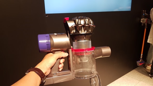 更輕鬆、更安靜、吸力更強，Dyson 發表新一代手持無線吸塵器 V8 Fluffy 20160621_154751