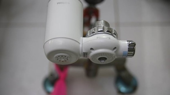 輕鬆裝／PHILIPS超濾水龍頭式淨水器(WP-3812)，細菌、鉛、化學汙染、雜質臭味隨開即濾 clip_image028