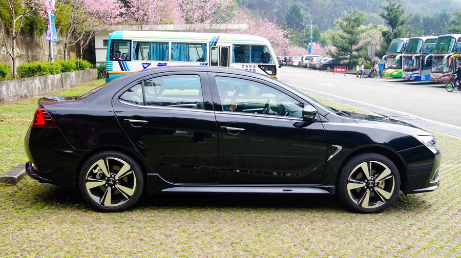 全新MITSUBISHI GRAND LANCER．帥氣有型魅力不減 05-4