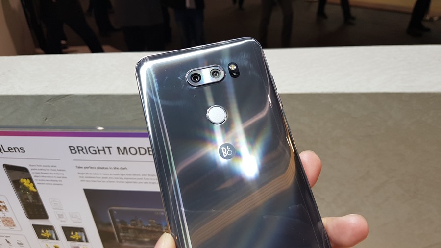 [MWC 2018] 不與爭鋒？ LG 在 MWC 僅推出小改款 V30S ThinQ 系列手機，主打相機 AI 功能 20180226_100625