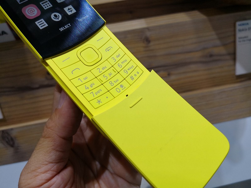 [MWC 2018] 醞釀22年，Nokia 8110 Reloaded 香蕉機再現經典 28337216_10212810984283514_6846305251177502301_o