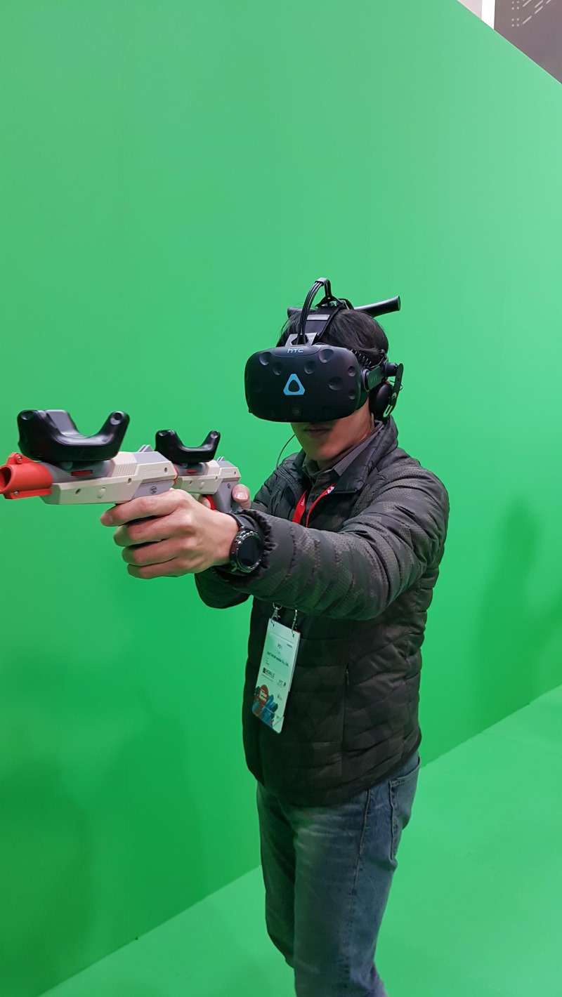 [MWC 2018] HTC VIVE Pro+VIVE 無線模組，擺脫線材體驗自由度大增 HTC-VIVE-PRO-%E9%AB%94%E9%A9%97