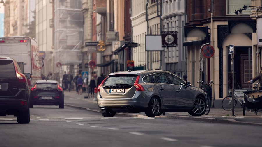 這邊有一批便宜的 Volvo，想買要快喔！ v60_1-900x506