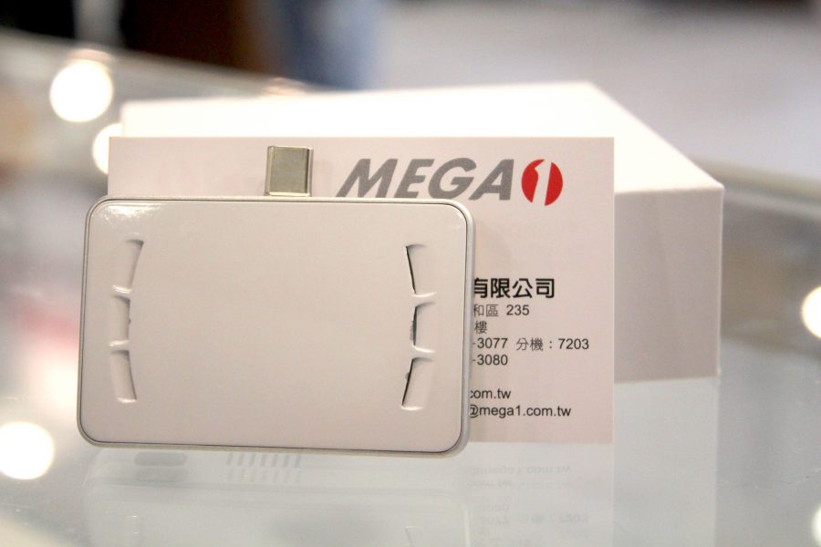 比你手上名片還要小的 MEGA 1-F1 超微型雷射投影卡 IMG_0838-900x600