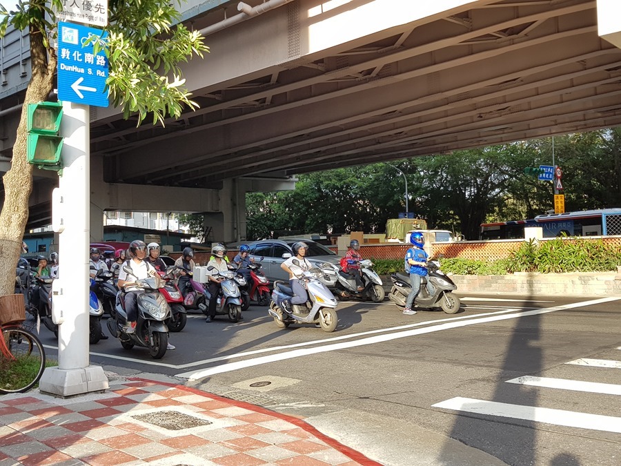 夏天騎車雖然很熱，但也不要看到陰涼處就停下來 20180702_172730