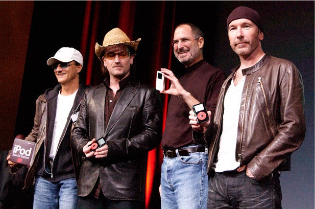 iPhone 裡那張 U2 專輯到底是怎回事？ 1229929-steve-jobs-bono-u2-edge