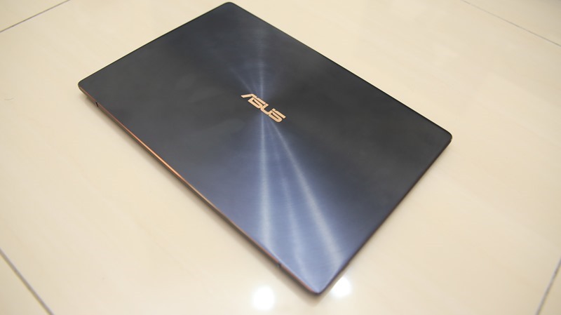 經典美力ASUS ZenBook S 開箱評測，1公斤輕輕撐起13小時續航與效能 IMG_8664