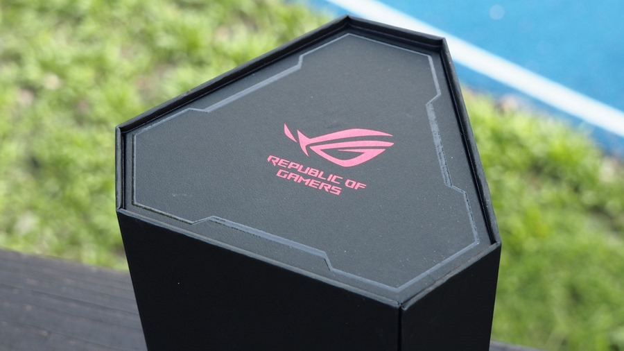 ROG Phone 開箱、評測：2018 年度最有梗、為「贏」而生的電競手機 9305346