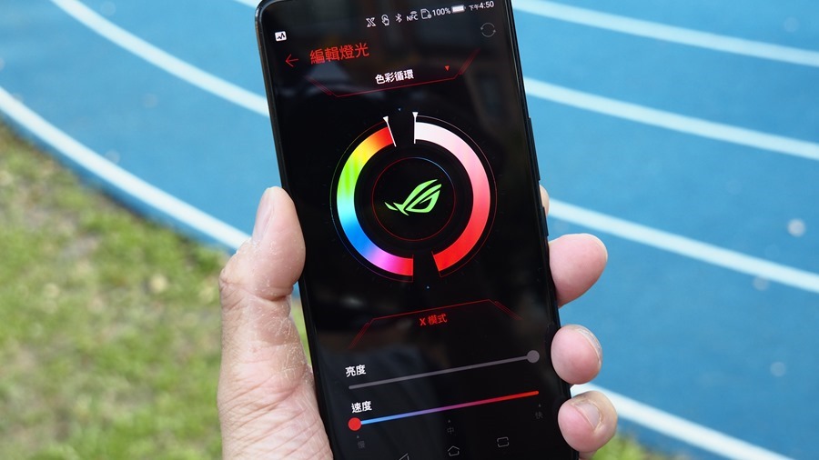 ROG Phone 開箱、評測：2018 年度最有梗、為「贏」而生的電競手機 9305386