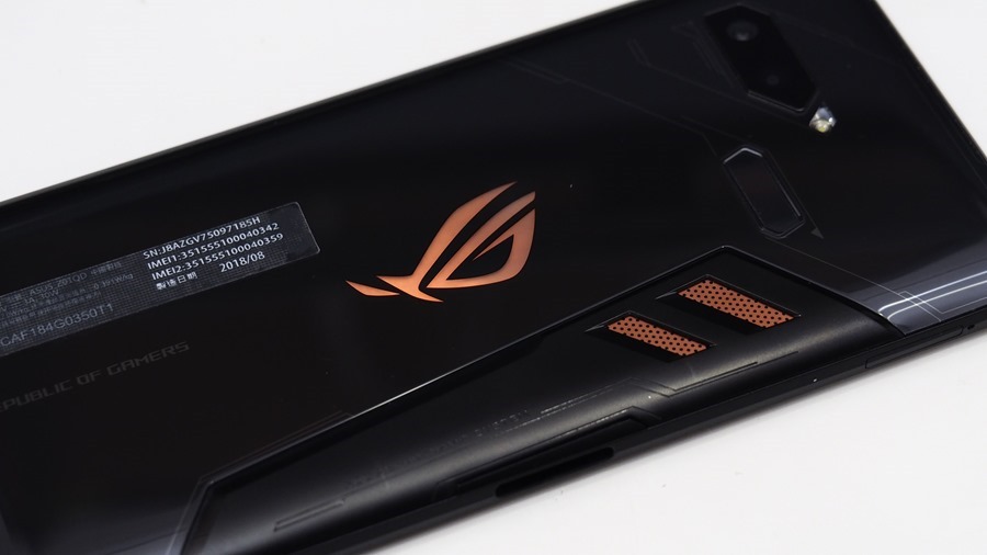 ROG Phone 開箱、評測：2018 年度最有梗、為「贏」而生的電競手機 9305433