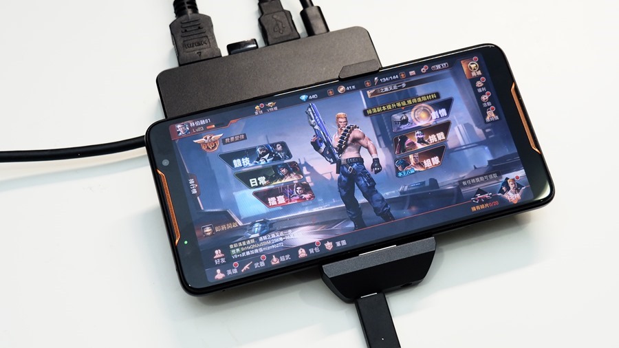 ROG Phone 周邊：GameVice 遊戲控制器＋WiGig 無線投影基座，實現你在大螢幕打電動的夢想！ 9305455