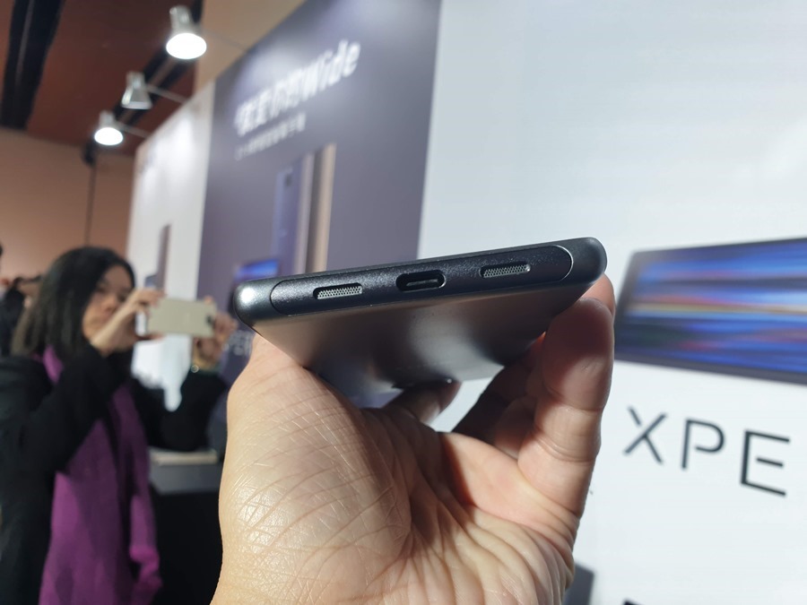 Sony mobile 推出 Xperia 10 系列手機，21:9 劇院級寬螢幕，一隻手縱橫螢幕兩端！ 20190226_112334