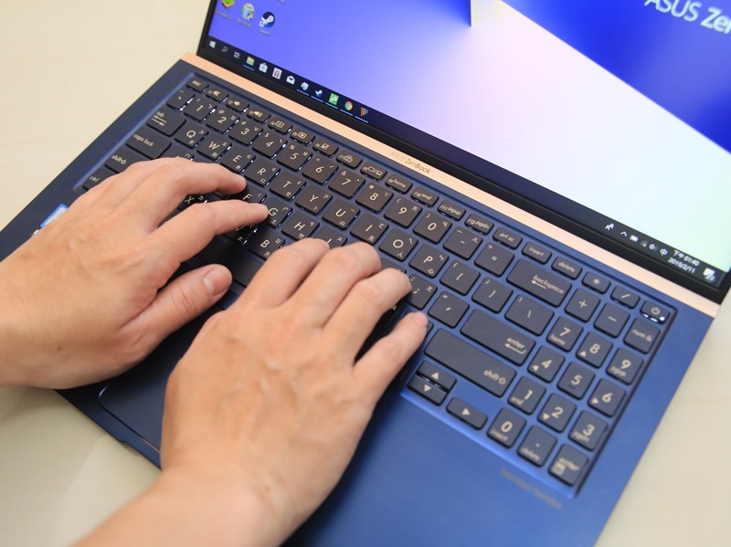 美‧力無邊ASUS ZenBook 15 UX533FD 開箱，全球最小15.6 吋筆電，電池續航力長達 16 小時！ IMG_9193