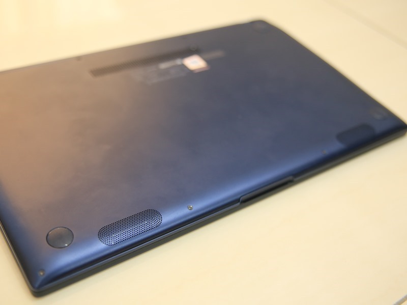 美‧力無邊ASUS ZenBook 15 UX533FD 開箱，全球最小15.6 吋筆電，電池續航力長達 16 小時！ IMG_9208