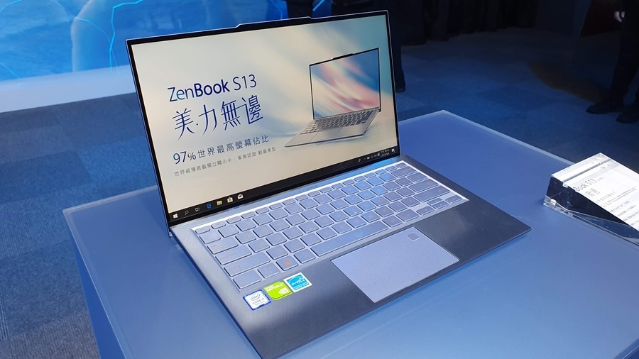 97% 超高螢幕佔比！華碩 ZenBook S13 (UX392) 輕薄筆電只有 1.1 公斤，還有 13.9 吋大螢幕！ 20190509_131641