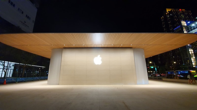 台灣第二間 Apple Store「信義 A13」亮相！Macbook Air 造型屋頂設計，預測暑假開幕 (有現場照片) 60818857_504501296953069_9036929993321480192_n