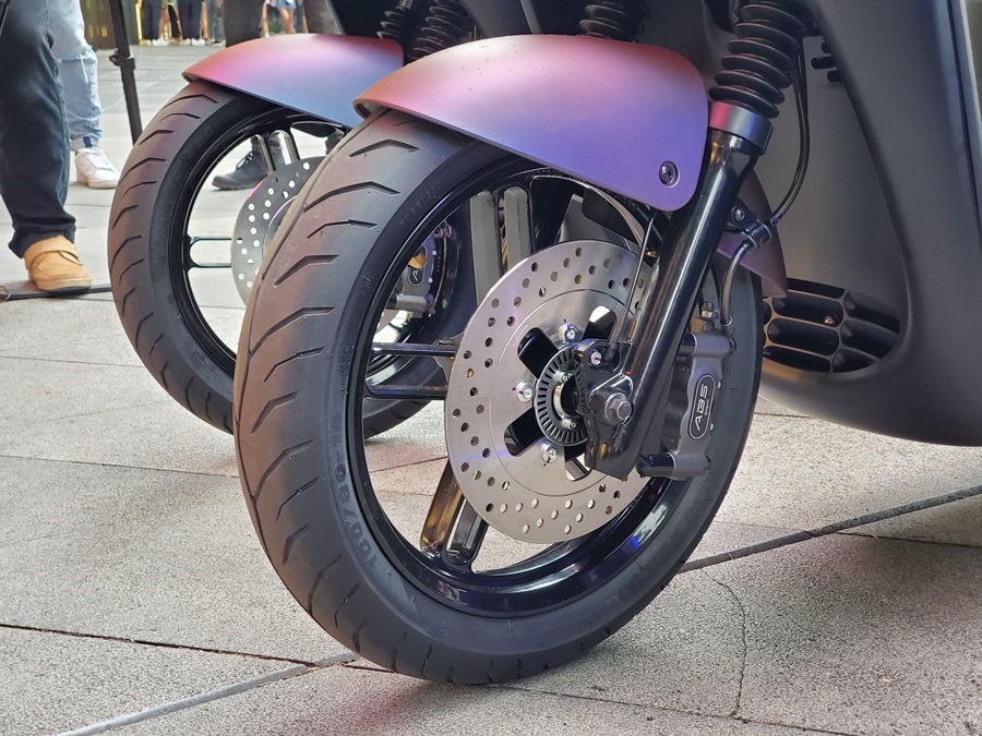 Gogoro 首款 ABS 車款 Gogoro S2 ABS 上市，炫彩配色更亮眼 20190821_135706