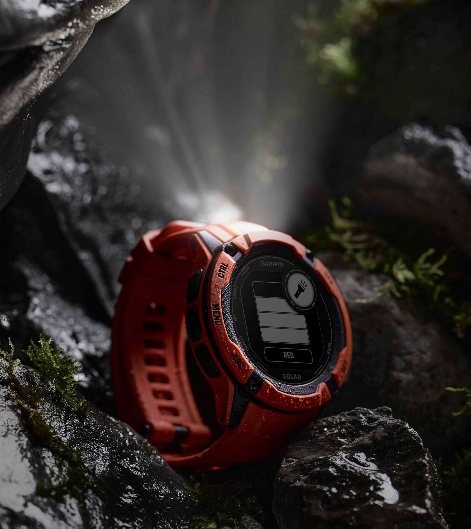 Garmin 推出 Instinct 2X Solar 太陽能 GPS 智慧錶，1.51 吋大螢幕，電力提升 50% Garmin-Instinct-2X-Solar-GPS智慧腕錶新增LED手電筒功能，支援四段亮度白光及紅、綠光，與SOS求救燈號，危急時刻也能安心前行-1500x1686