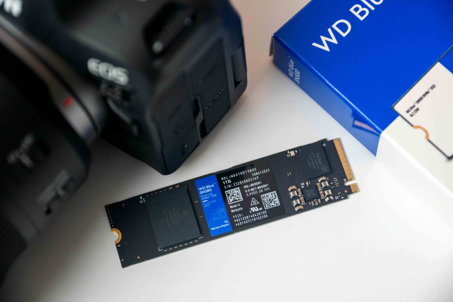 WD 推出藍標 SN580 NVMe SSD (250 GB~2 TB) 【新聞圖片二】WD-Blue-SN580-是-WD-Blue-系列中首款採用-nCache-4.0-技術和-NVMe-PCIe-Gen-4.0-的-SSD，專業人士、PC-組裝者和內容創作者無需再擔心加載和檔案轉移時間。-1500x1000