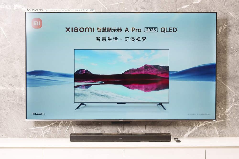 小米推出 S Mini LED 2025、A Pro 2025 QLED 兩系列電視產品，75 吋 2 萬元有找！ 02.-Xiaomi-智慧顯示器-A-Pro-2025-QLED-推出55型、65型、75型三種尺寸，並以極窄纖薄的精緻金屬邊框設計，帶來令人驚豔的螢幕機身占比，不僅為居家空間增添時尚氛圍，開啟螢幕時更可感